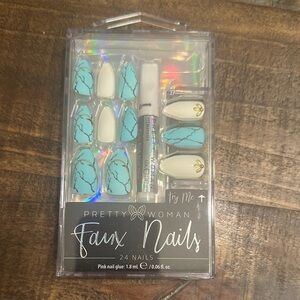 Pretty Woman Faux Nails - Blue and White